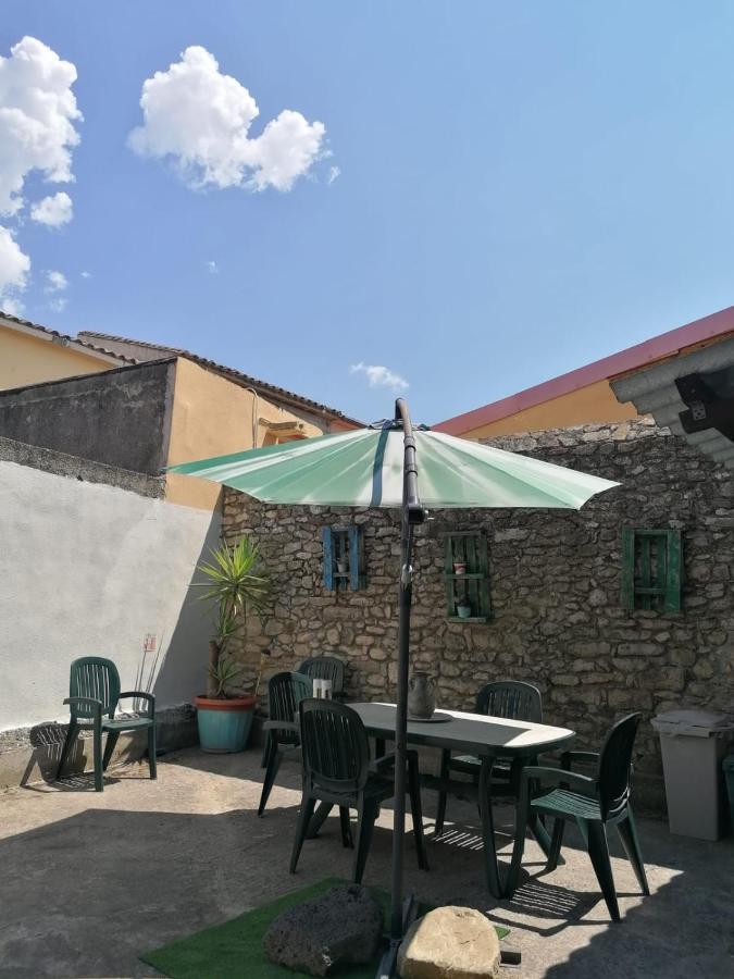 Domus De Jara - Casa Montis Apartman Baradili Kültér fotó